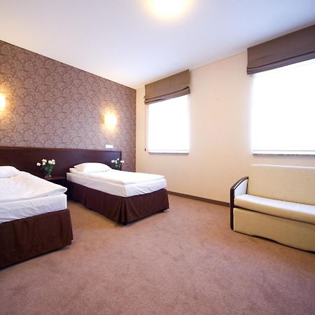 Hotel Centrum Квидзин Екстериор снимка