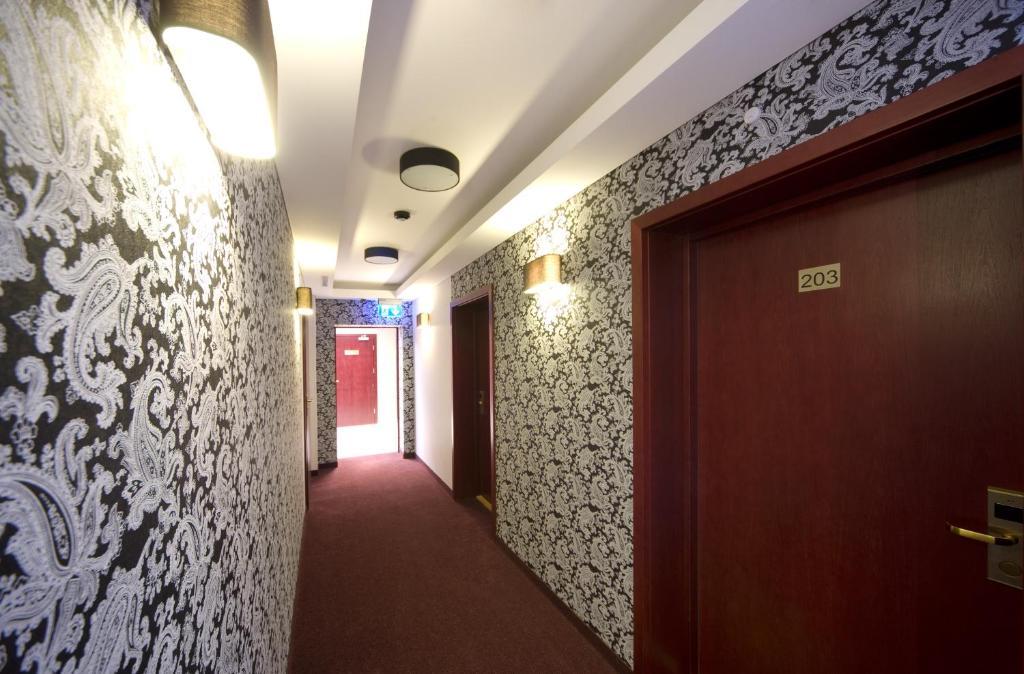 Hotel Centrum Квидзин Екстериор снимка