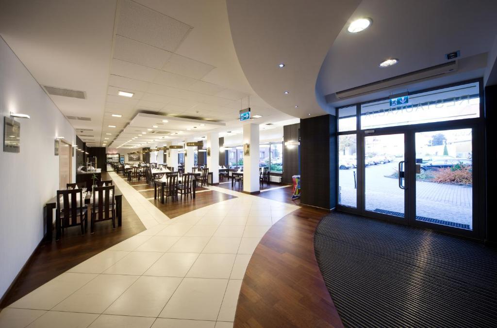 Hotel Centrum Квидзин Екстериор снимка