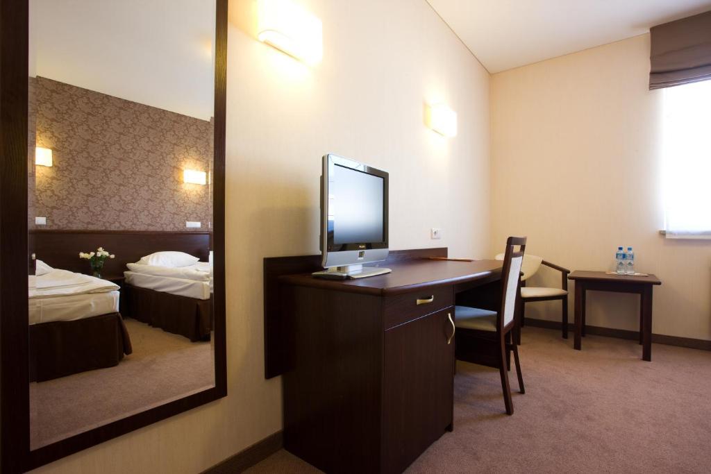 Hotel Centrum Квидзин Стая снимка