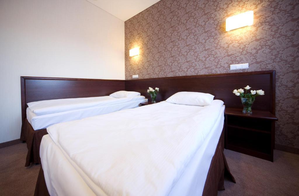 Hotel Centrum Квидзин Стая снимка
