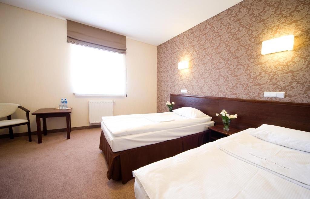 Hotel Centrum Квидзин Стая снимка