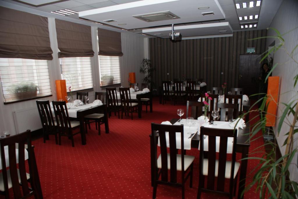 Hotel Centrum Квидзин Екстериор снимка