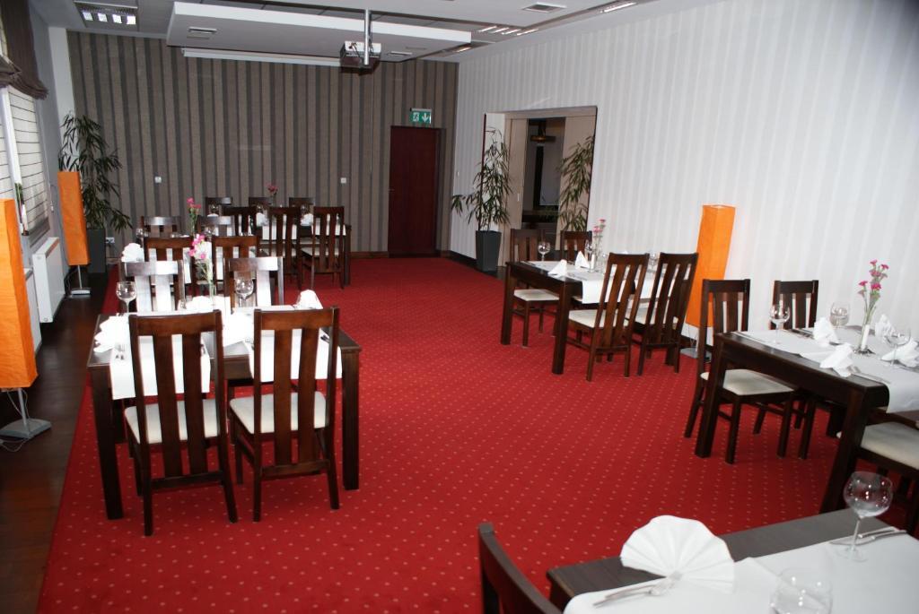 Hotel Centrum Квидзин Екстериор снимка