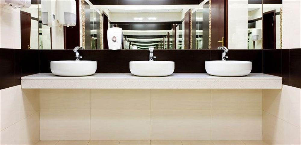 Hotel Centrum Квидзин Екстериор снимка