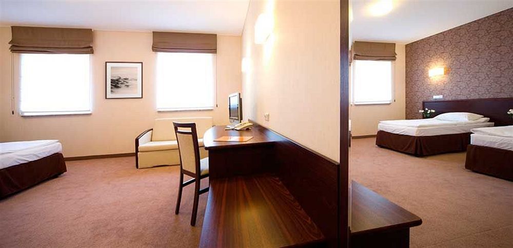 Hotel Centrum Квидзин Екстериор снимка