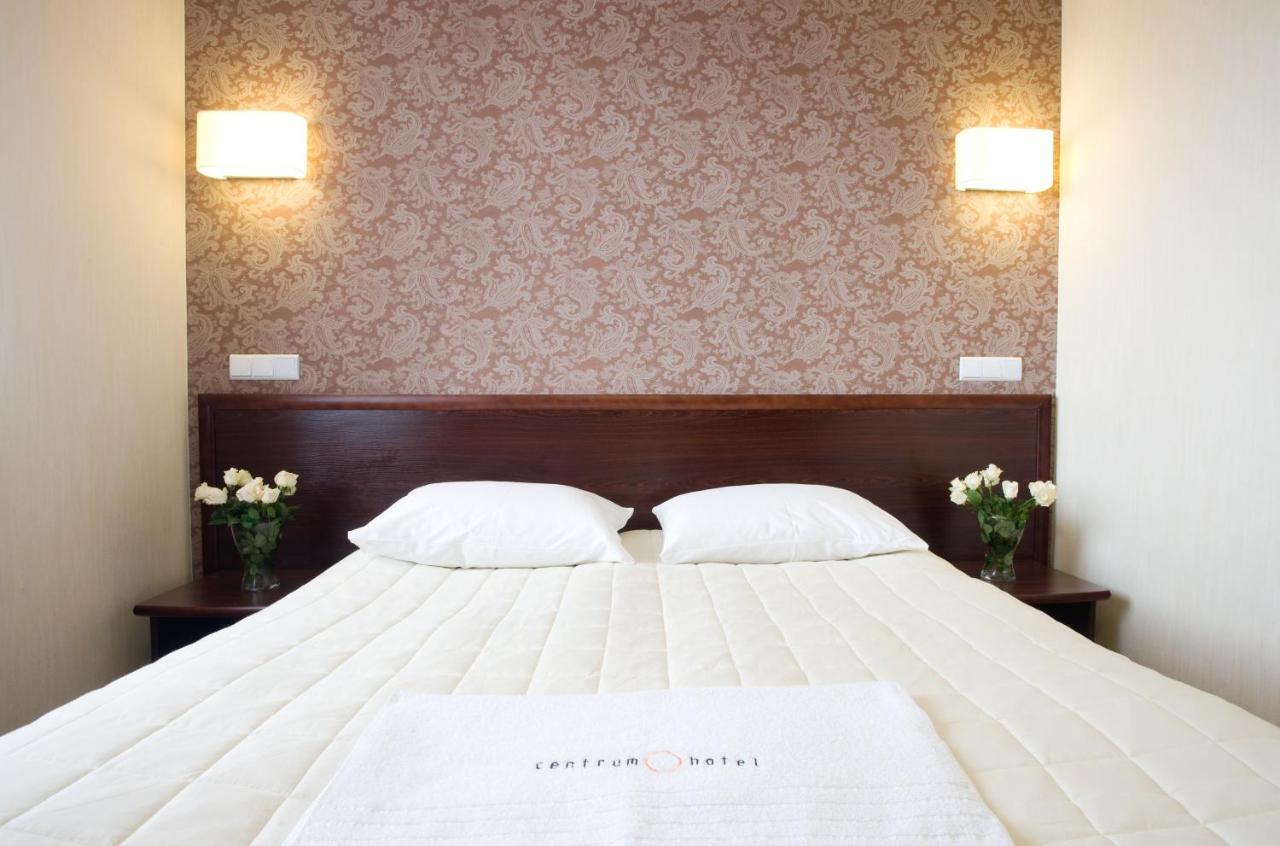 Hotel Centrum Квидзин Стая снимка